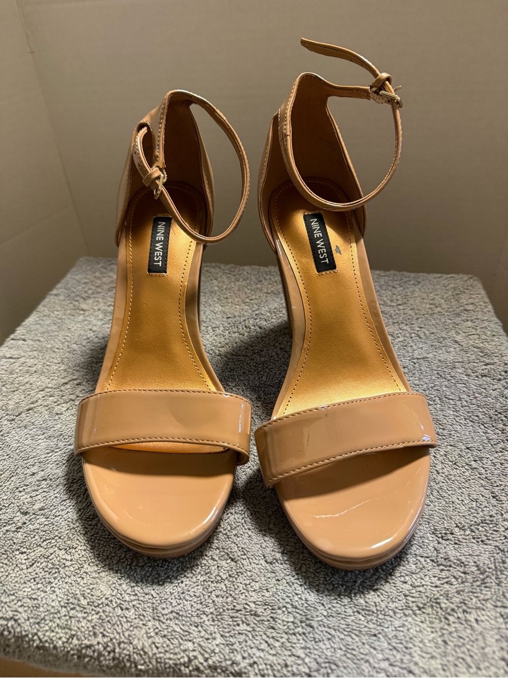 NWOT Nine West Nude Patent Block Heel Platform Sandals Ankle Strap Size 8.5 M